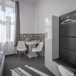 Hostel 70s